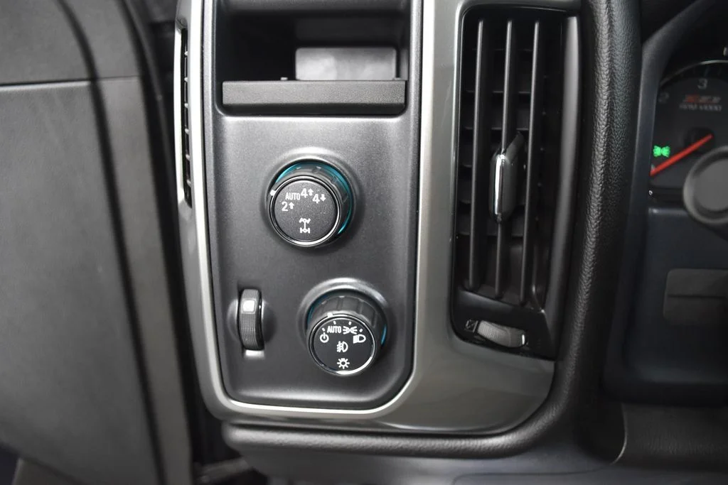 Used 2018 Black Chevrolet LT image 15