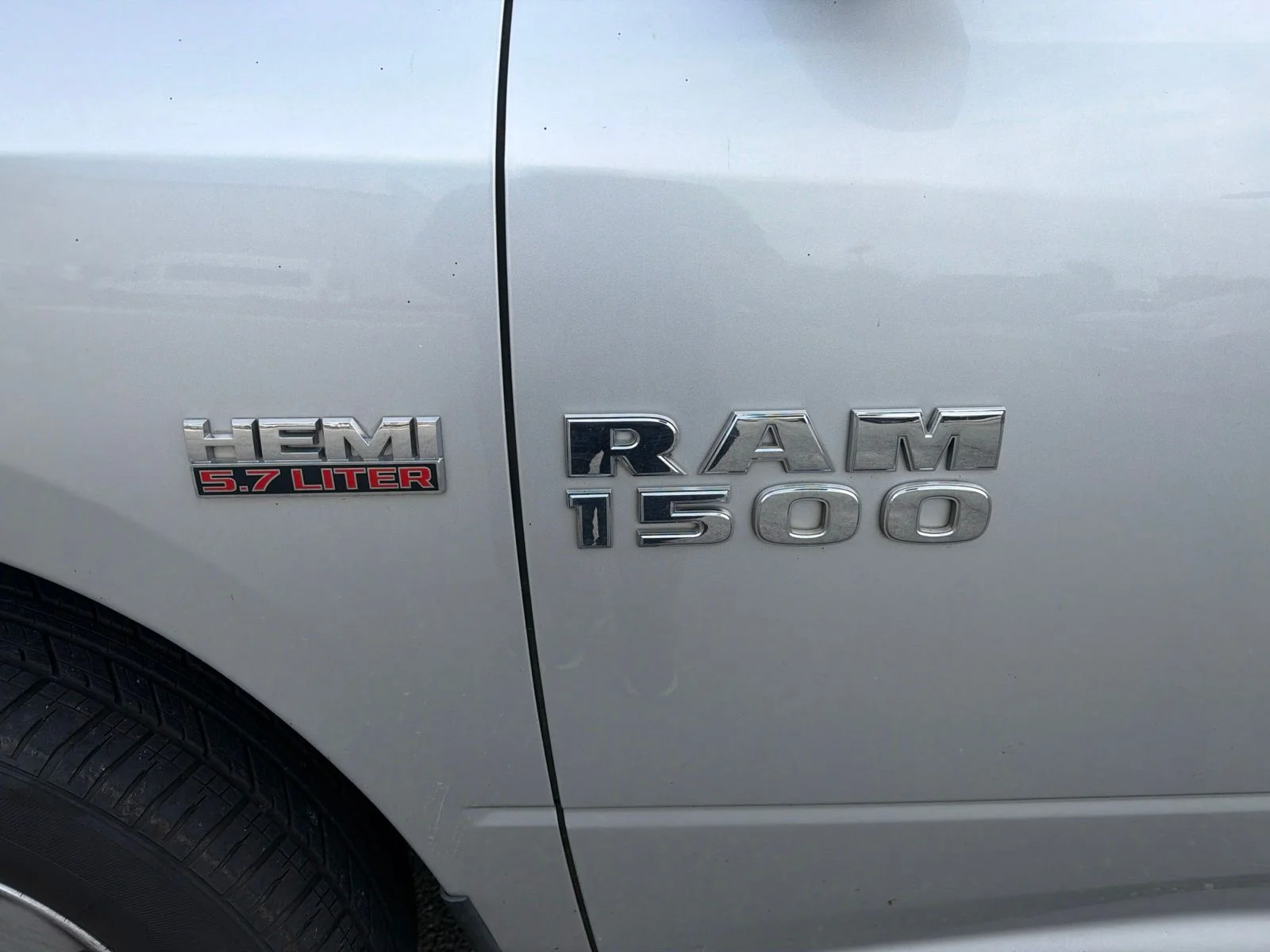 Used 2013 Bright Silver Metallic Ram Express image 23