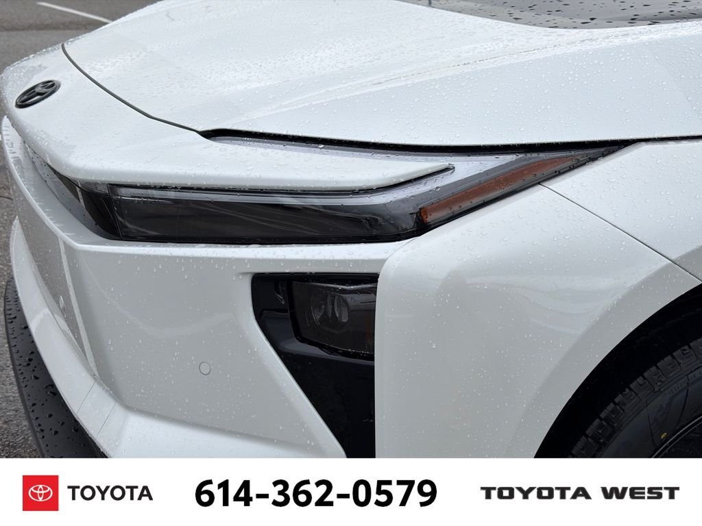New 2026 Wind Chill Pearl Toyota XLE image 12