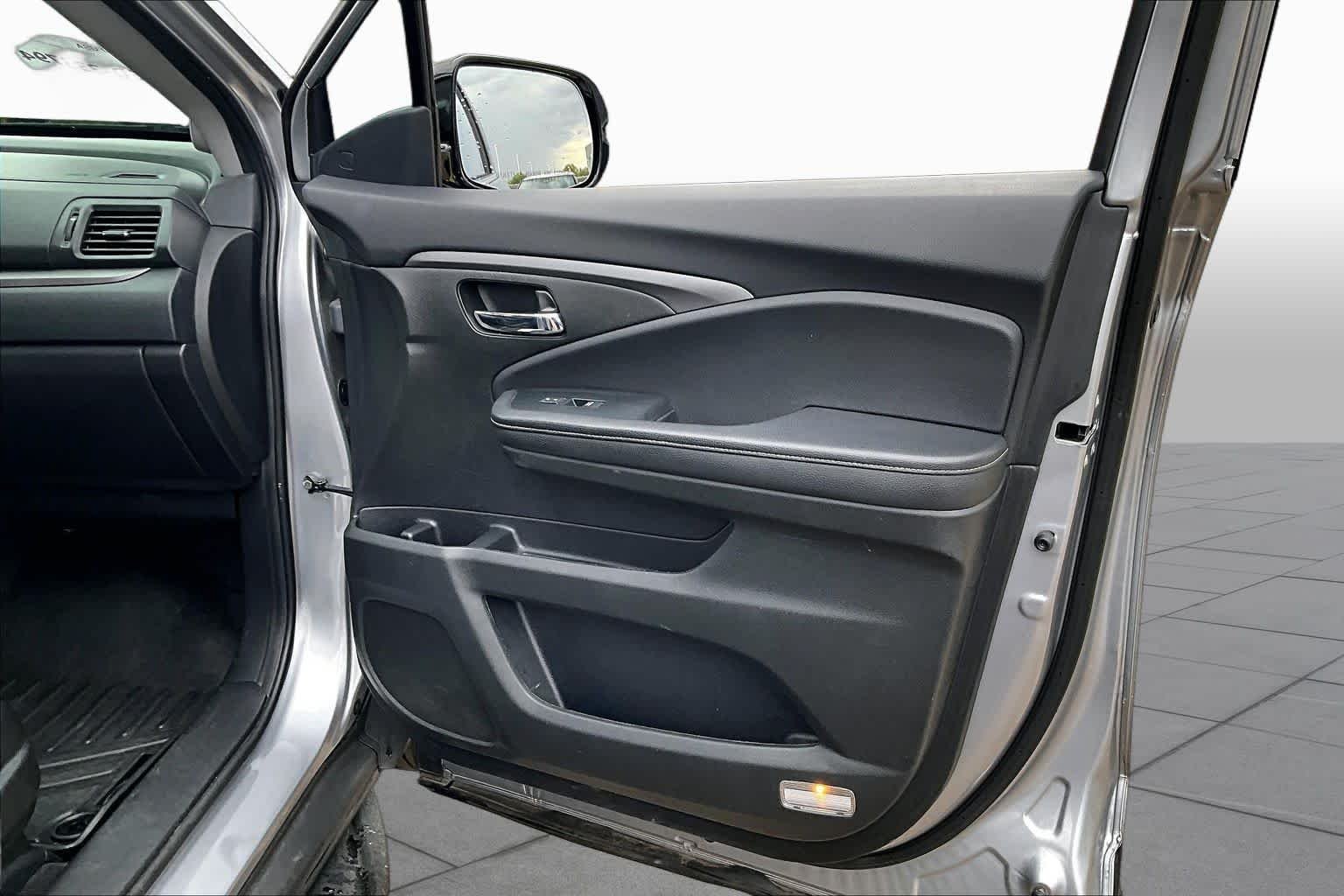 Used 2023 Lunar Silver Metallic Honda RTL-E image 20
