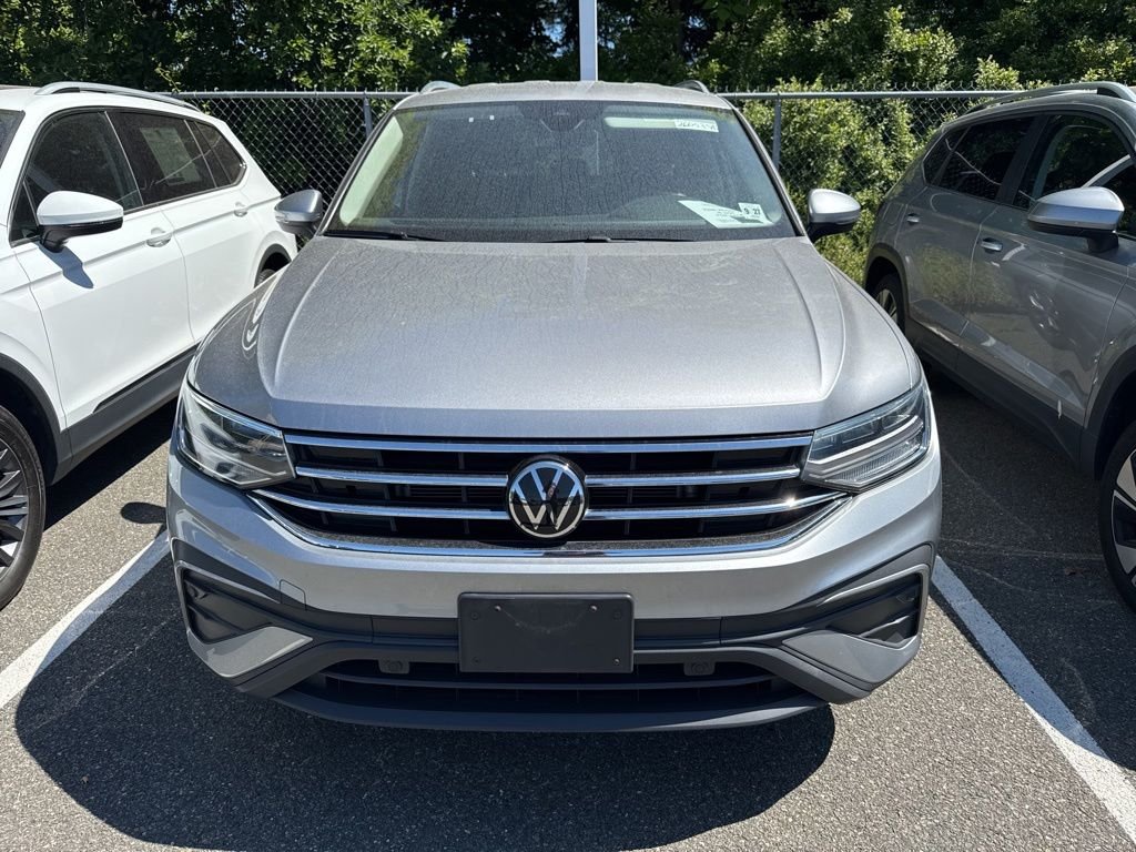 Used 2022 Silver Volkswagen 2.0T SE image 2