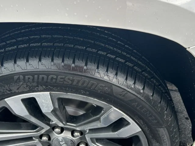 Used 2017 White Frost GMC Denali image 15