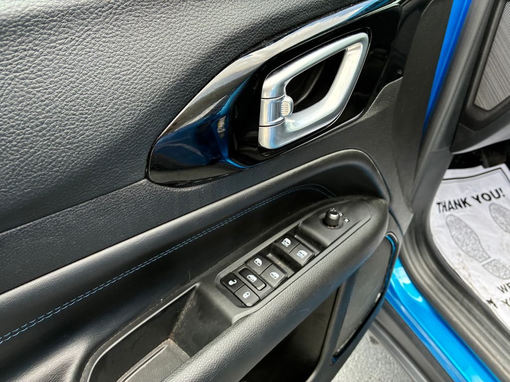 Used 2025 Blue Jeep Latitude image 8
