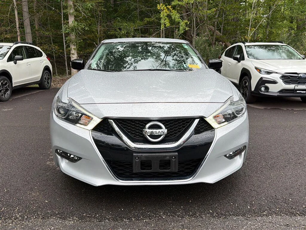 Used 2018 Brilliant Silver Nissan S image 13