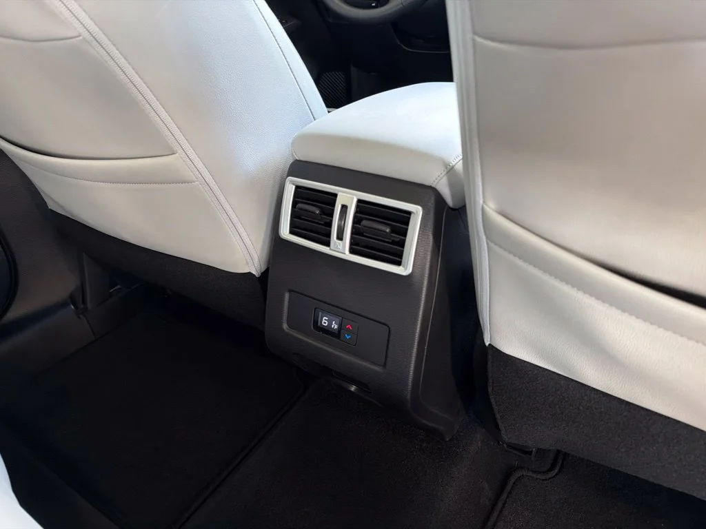 Used 2022 Silver Mitsubishi SEL image 32