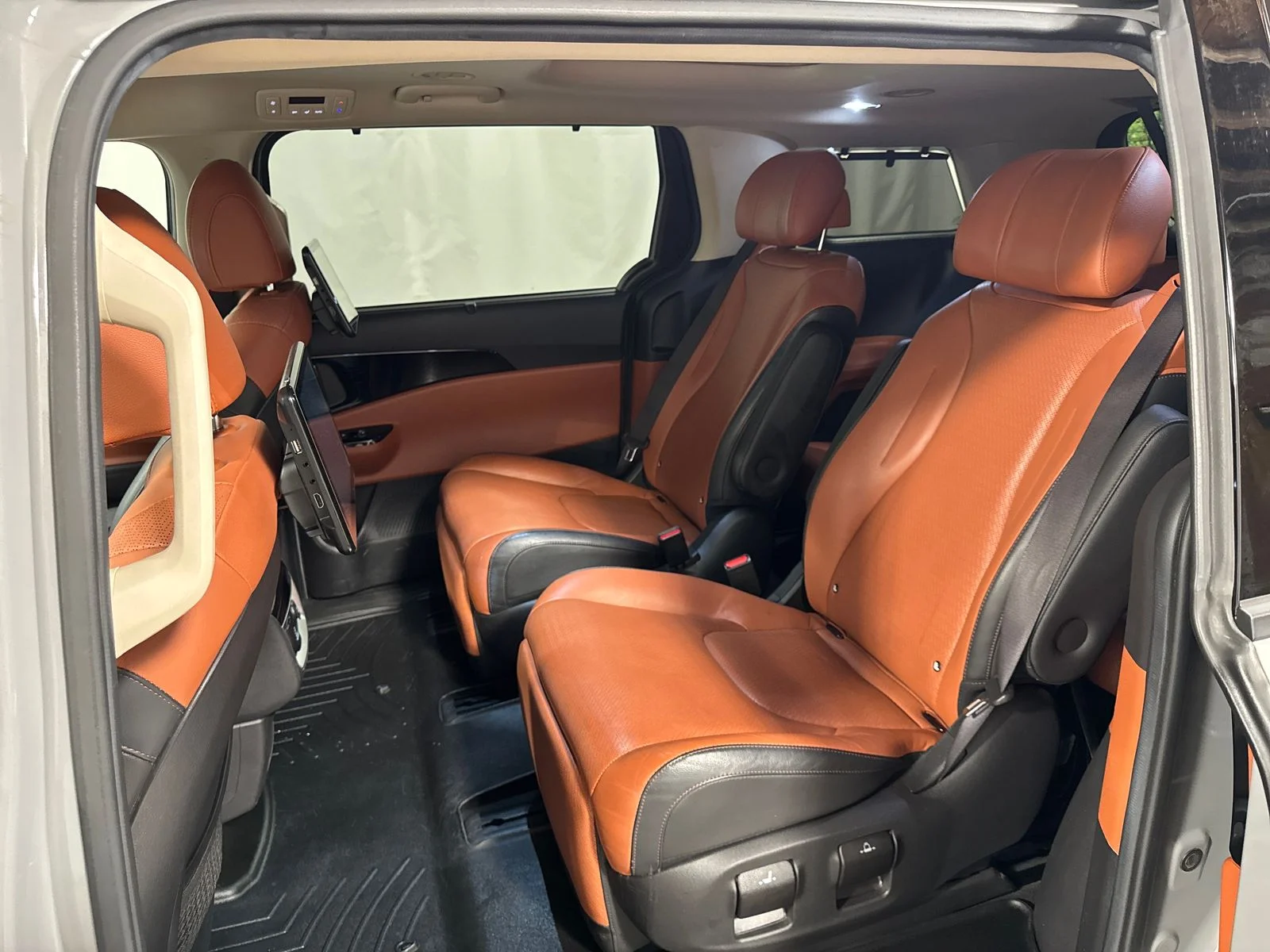 Used 2022 Ceramic White Kia SX Prestige image 5