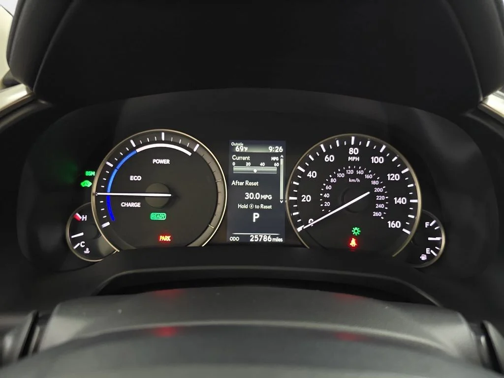 Used 2022 White Lexus 450h image 22