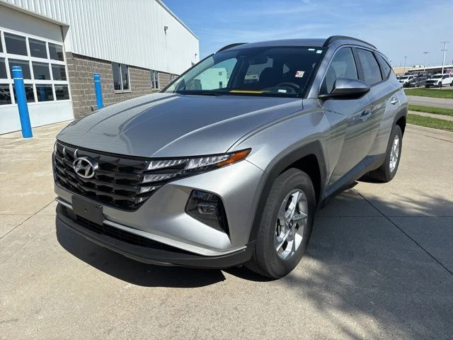 Used 2024 Shimmering Silver Hyundai SEL image 3