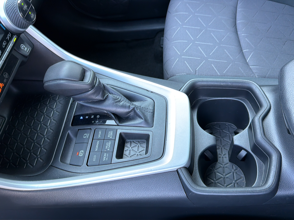 Used 2020 Silver Toyota XLE image 24