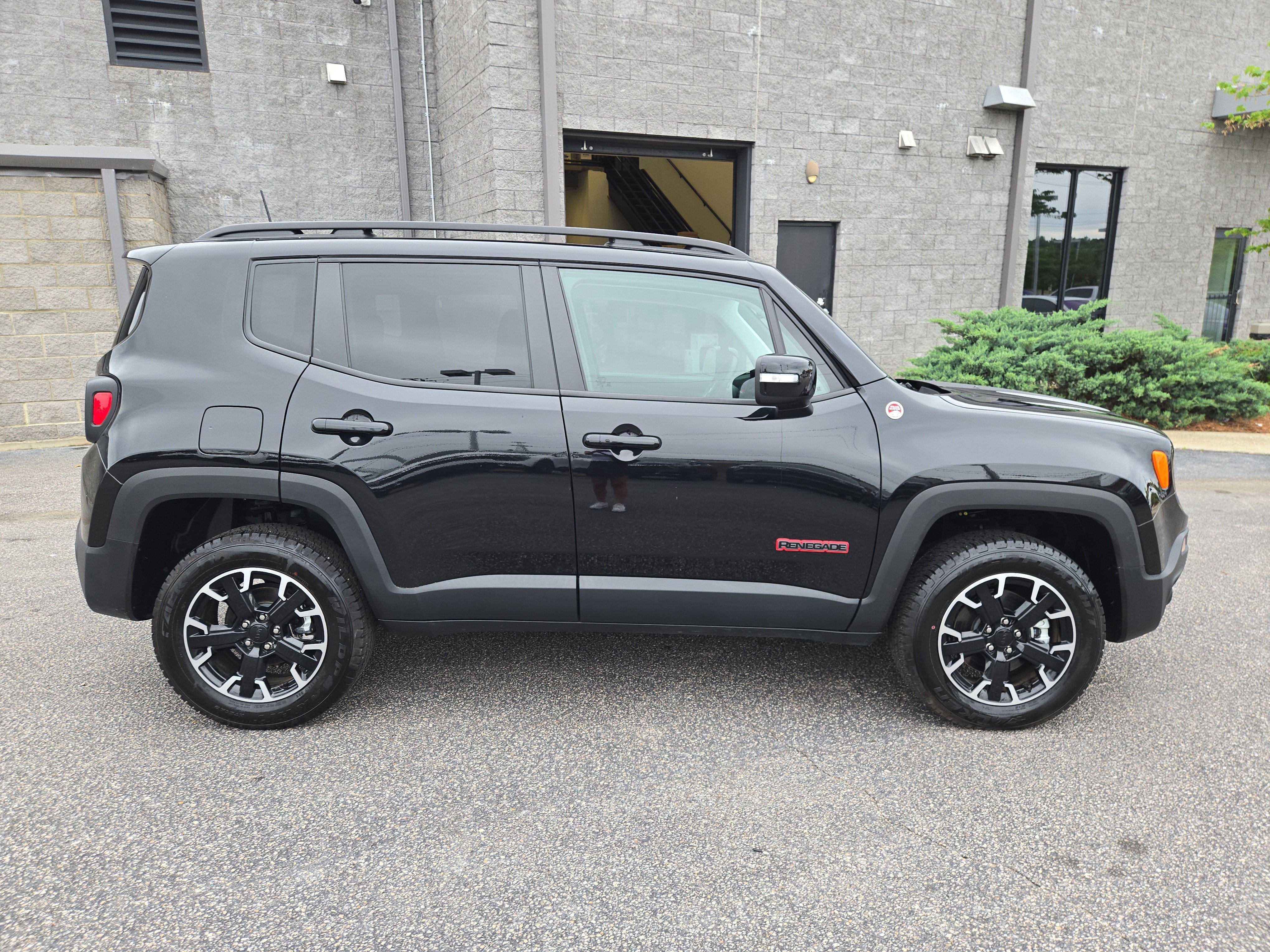 Used 2023 Black Clearcoat Jeep Trailhawk image 6