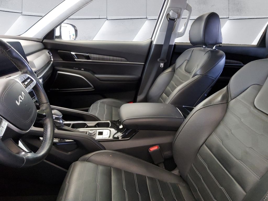 Used 2024 White Kia SX-Prestige image 7