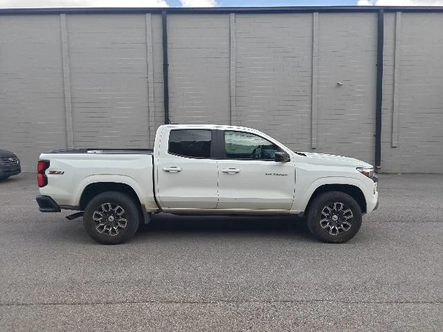 Used 2023 White Chevrolet Z71 image 2