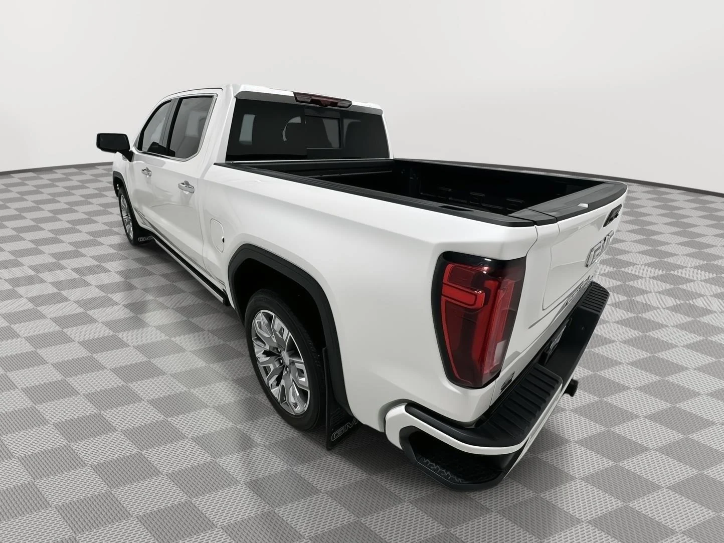 Used 2024 White Frost Tricoat GMC Denali image 3