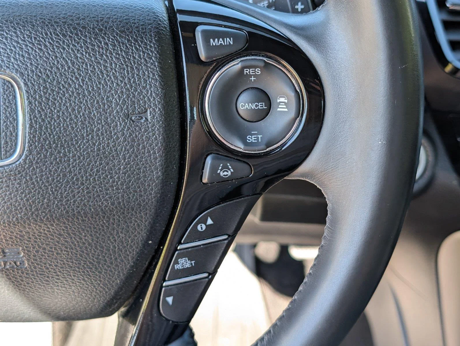 Used 2017  Honda Touring image 30