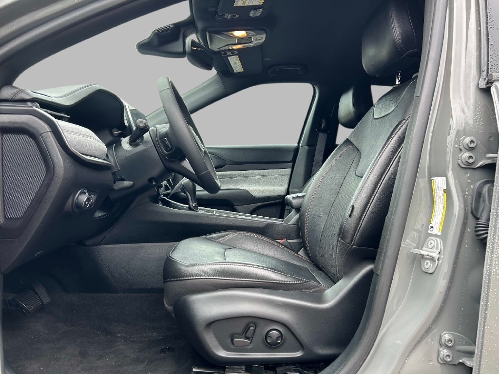 Used 2023 Gray Jeep Latitude Lux image 16