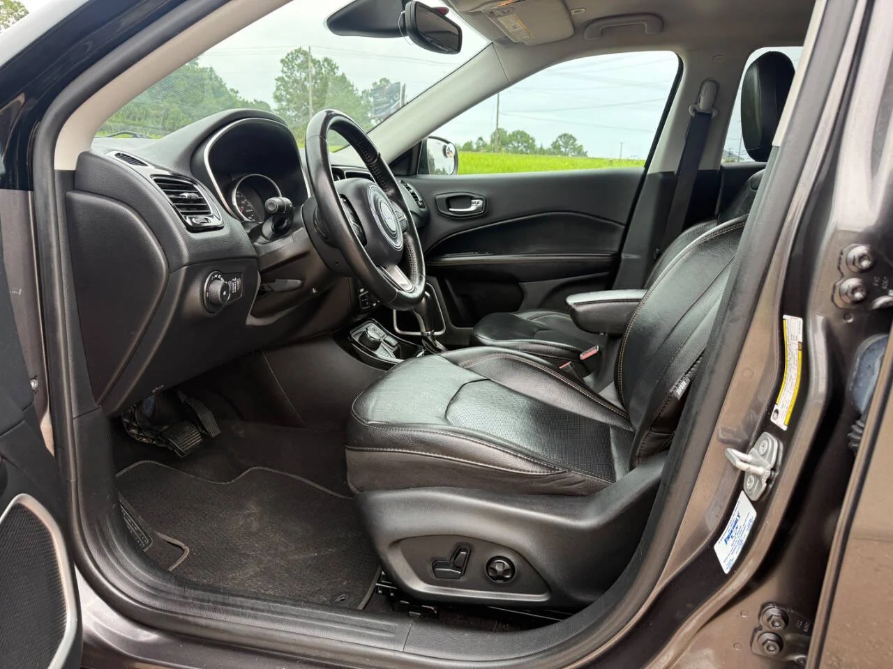 Used 2019 Charcoal Jeep Limited 4x4 4dr SUV image 8