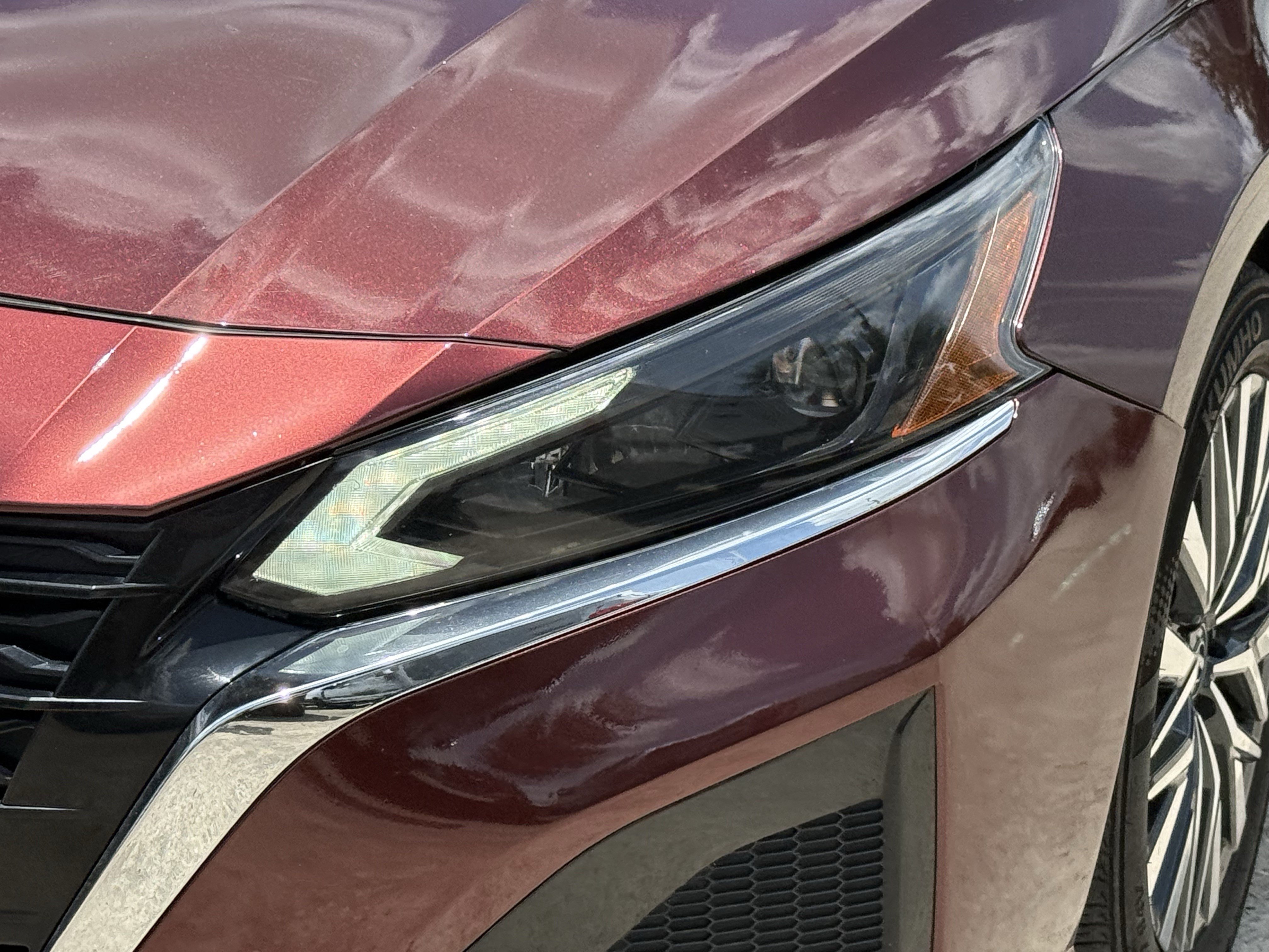 Used 2025 Garnet Pearl Metallic Nissan  image 11