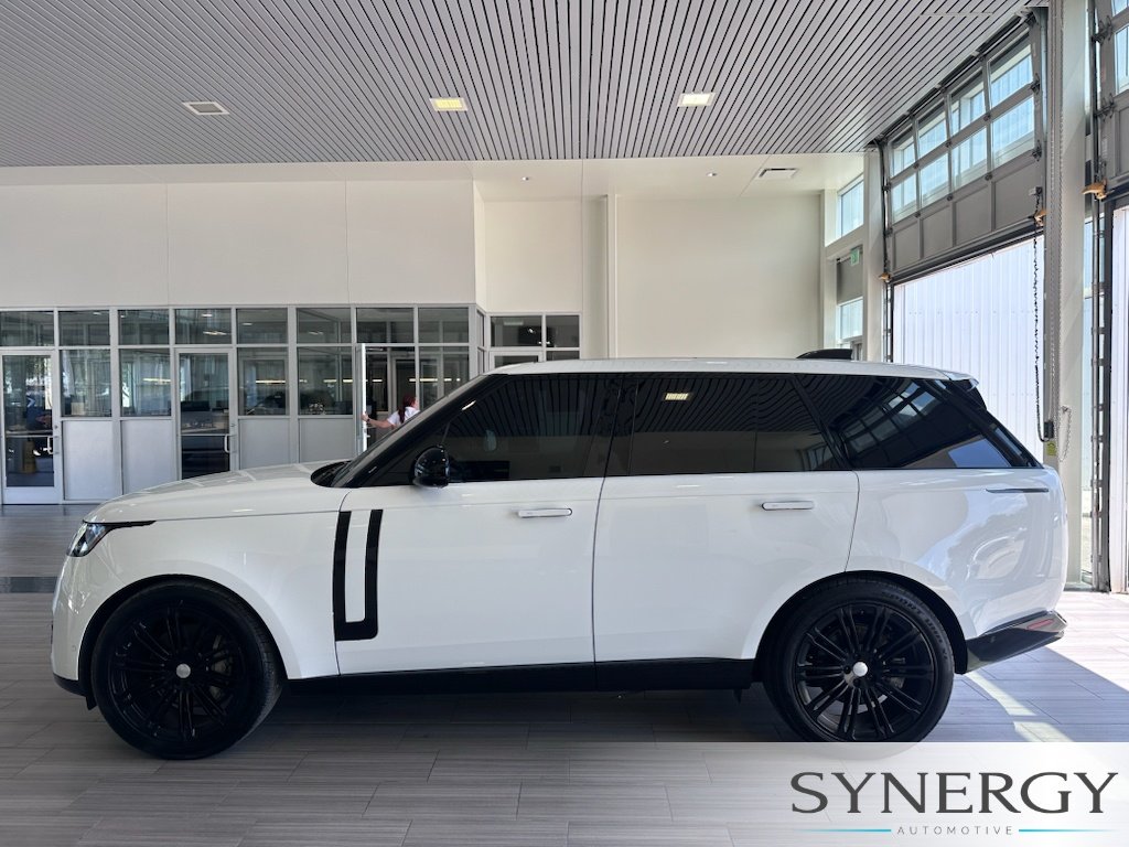Used 2023 Fuji White Land Rover SE image 14