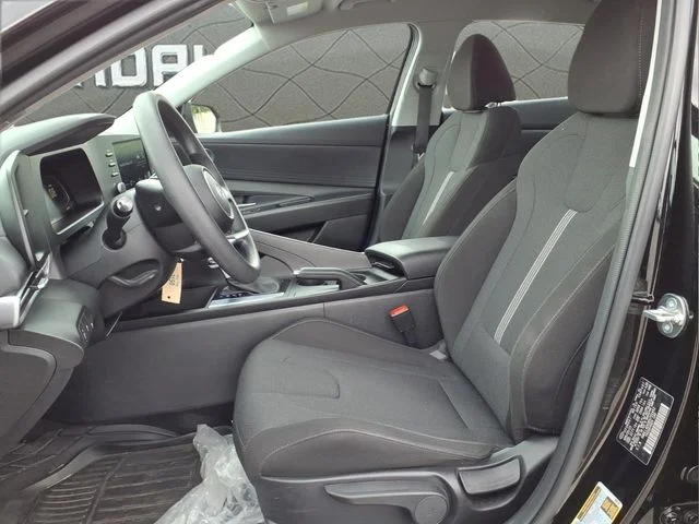Used 2024 Black Hyundai SE image 18
