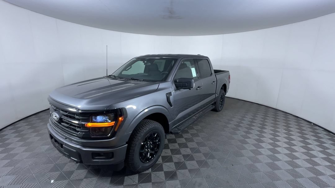 New 2026 Carbonized Gray Metallic Ford XLT image 4