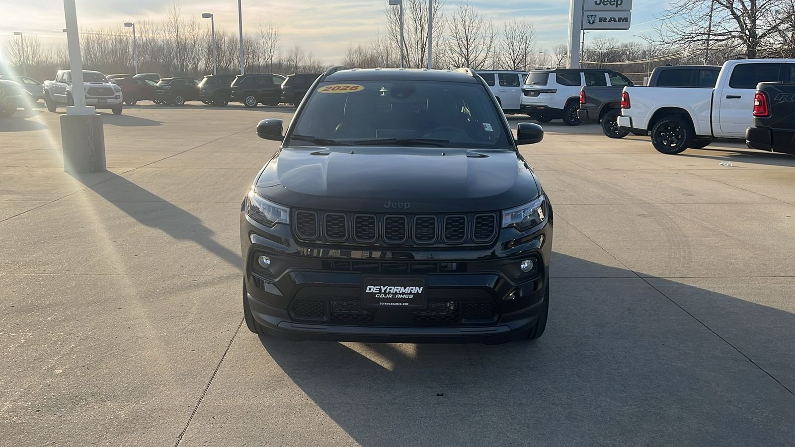 New 2026 Diamond Black Crystal Pearl-Coat Exterior Paint Jeep Latitude image 3