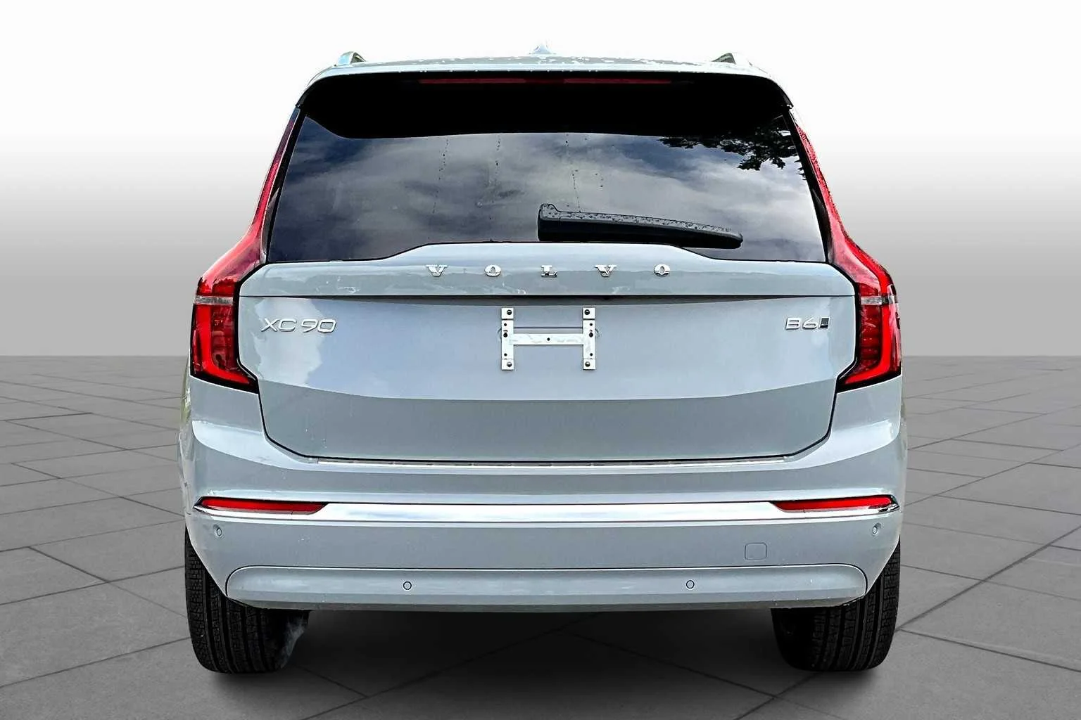 New 2026 Vapour Grey Volvo Plus image 4