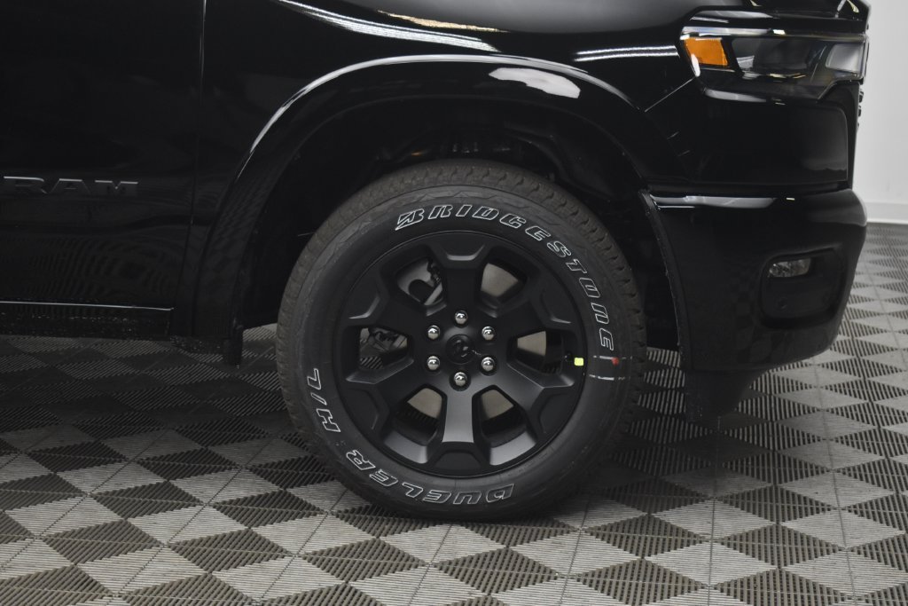 New 2027 Diamond Black Crystal Pearl-Coat Exterior Paint RAM Big Horn/Lone Star image 6