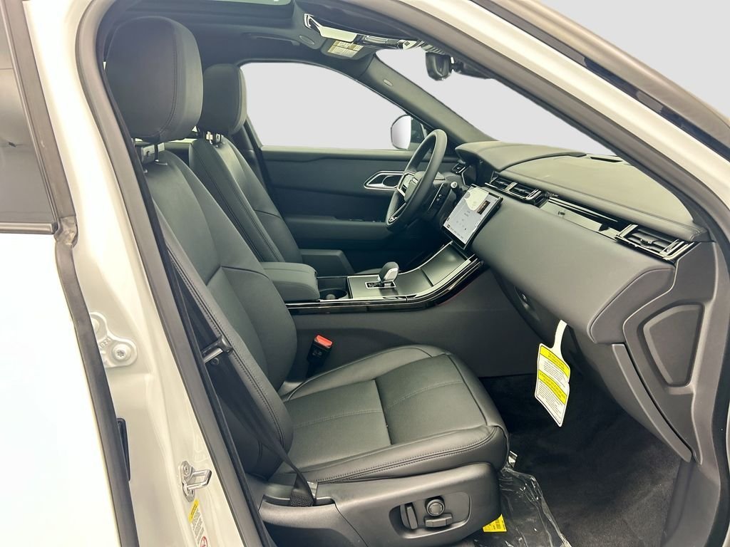New 2026 Fuji White LAND ROVER Dynamic SE image 19