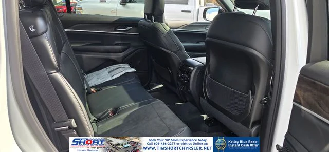 New 2026 Bright White Clear-Coat Exterior Paint Jeep Altitude image 39