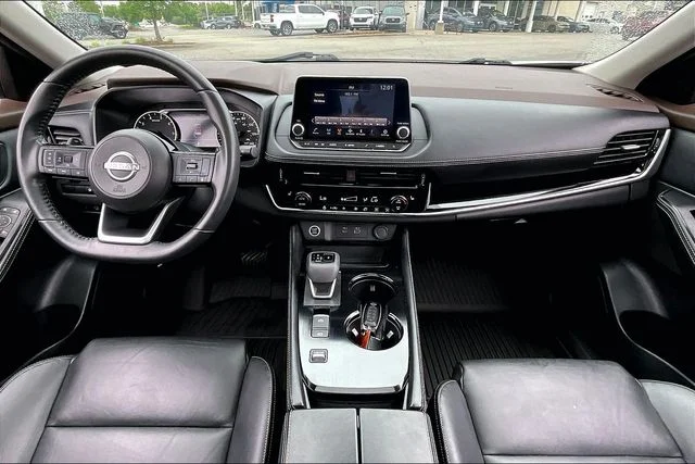 Used 2023 White Nissan SL image 7