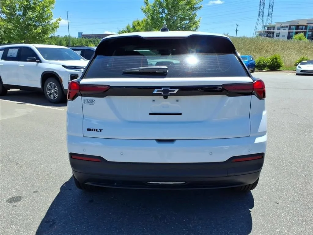 New 2027 Summit White Chevrolet LT image 29