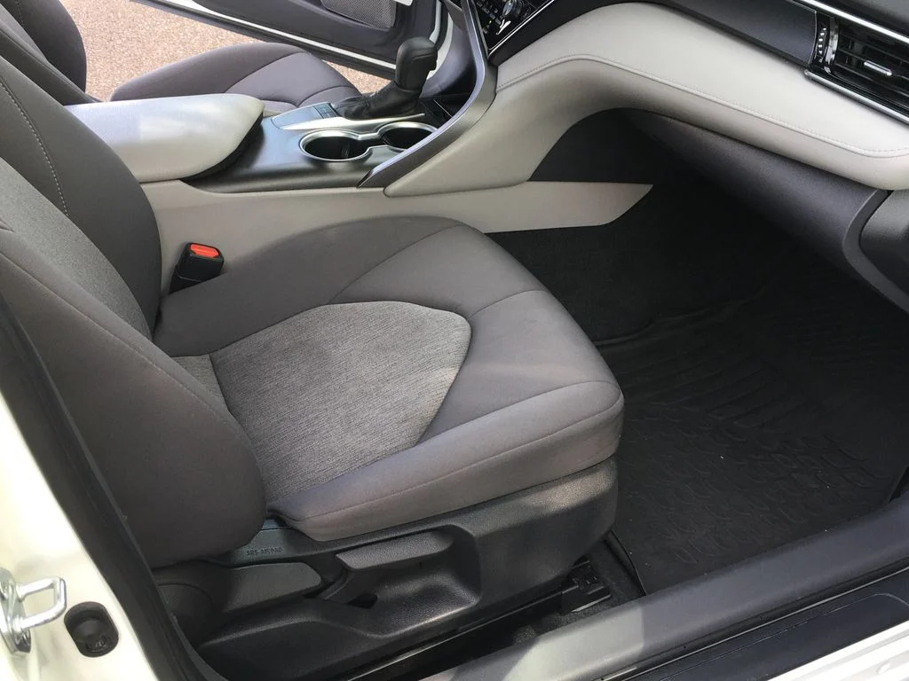 Used 2023 White Toyota LE image 28