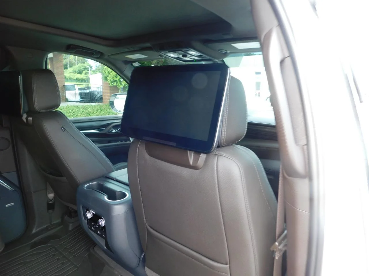 Used 2021 White GMC 4WD 4dr Denali image 14