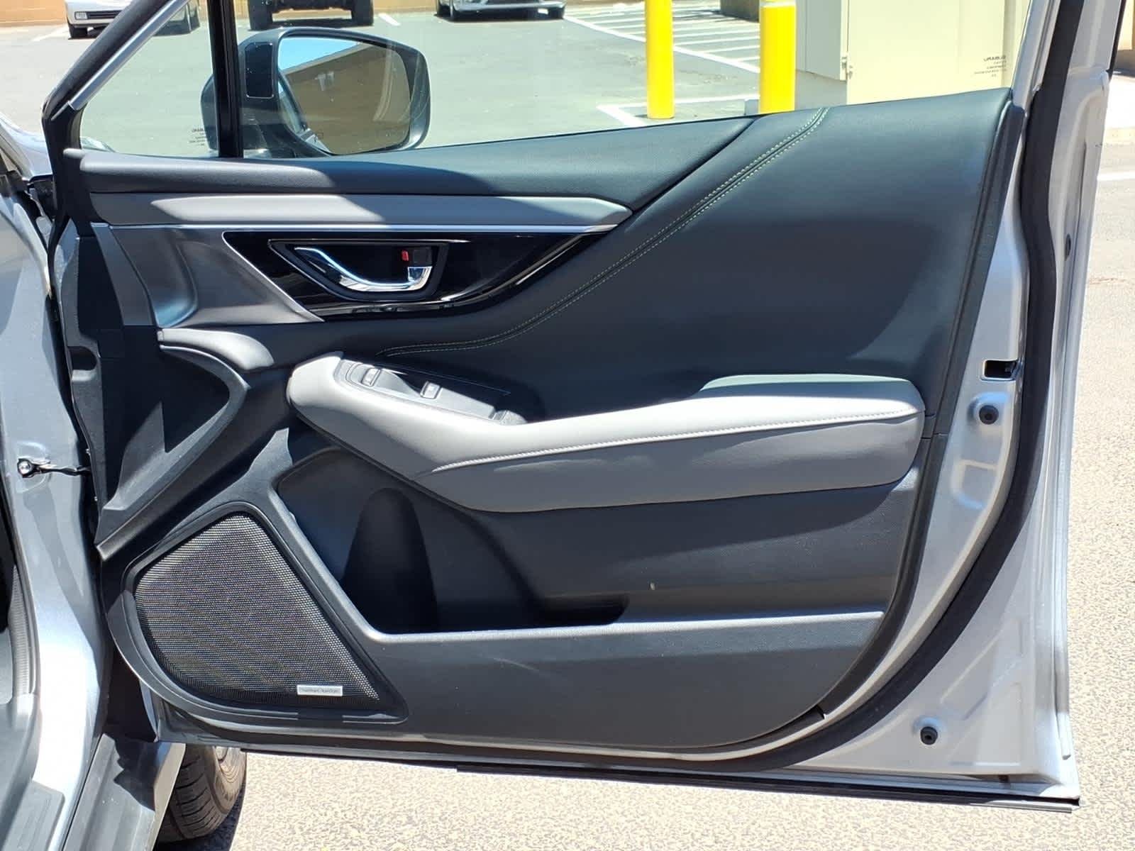 Used 2025 Ice Silver Metallic Subaru Onyx Edition image 23