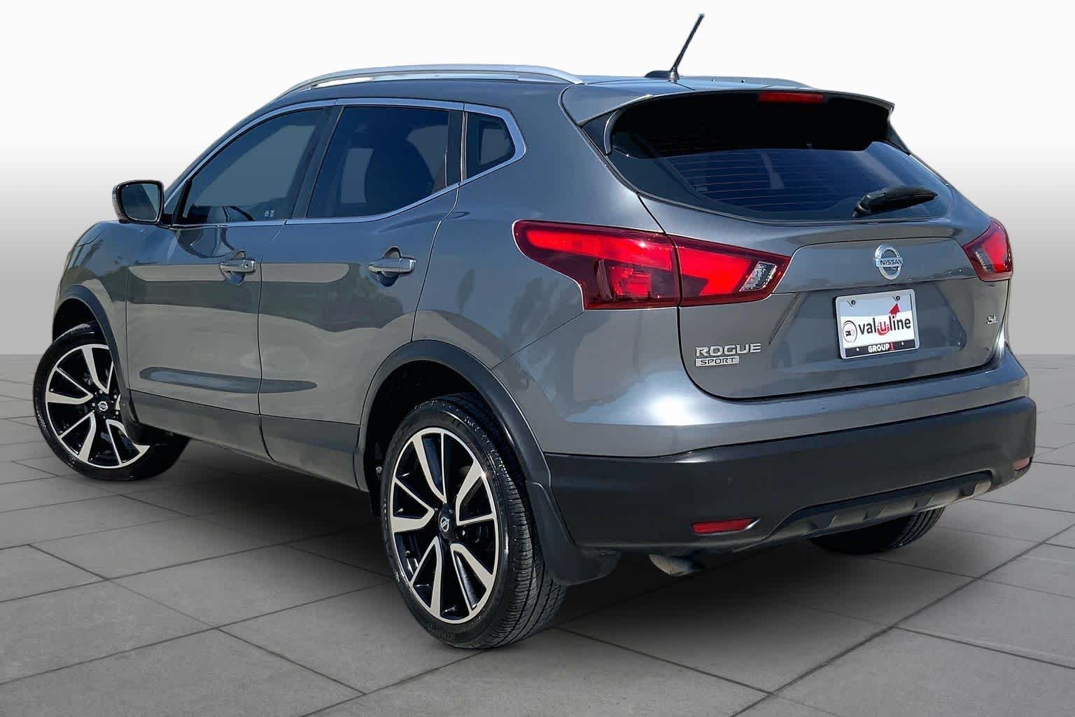 Used 2018 Gun Metallic Nissan SL image 12