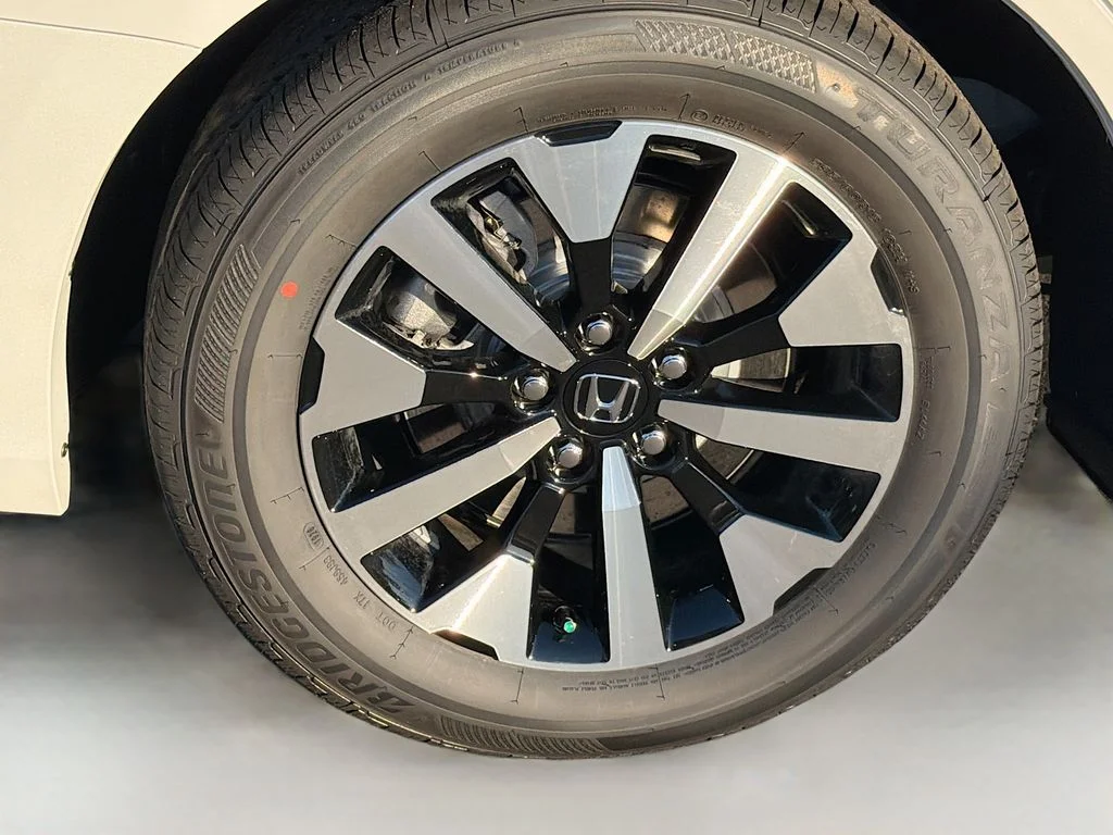 New 2026 Platinum White Pearl Honda EX-L image 10