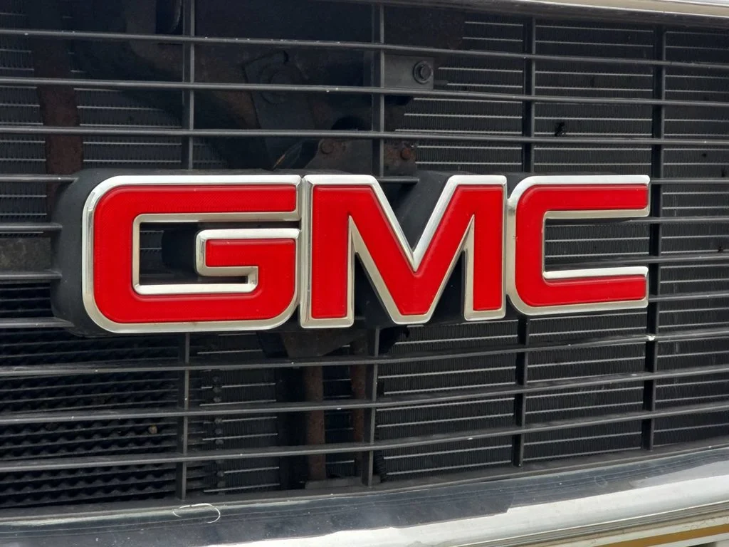 Used 1996  GMC SL image 32