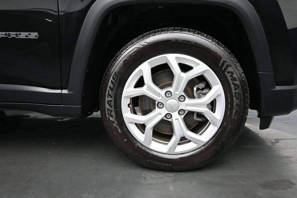 Used 2024 Black Jeep Latitude image 10