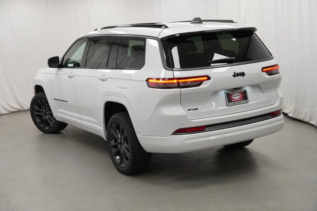 New 2026 Bright White Clear-Coat Exterior Paint Jeep Limited Reserve image 11