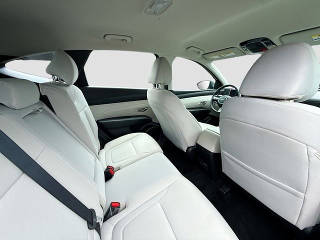 Used 2025 White Hyundai SE image 25