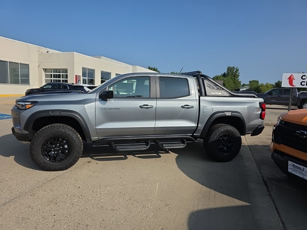2025 Chevrolet Colorado ZR2 photo 3