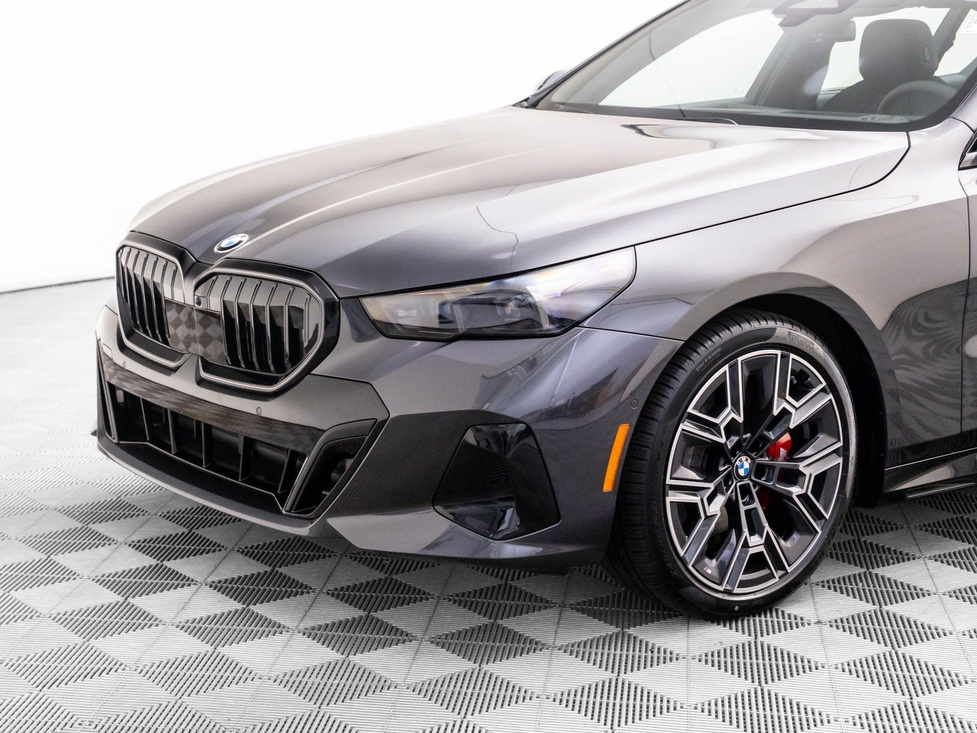 New 2026 Dark Graphite Metallic BMW 530i xDrive image 35