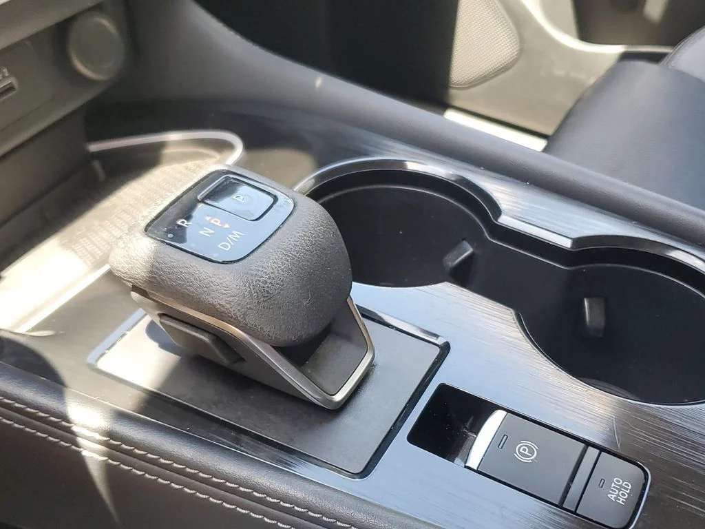 Used 2023 White Nissan Platinum image 31