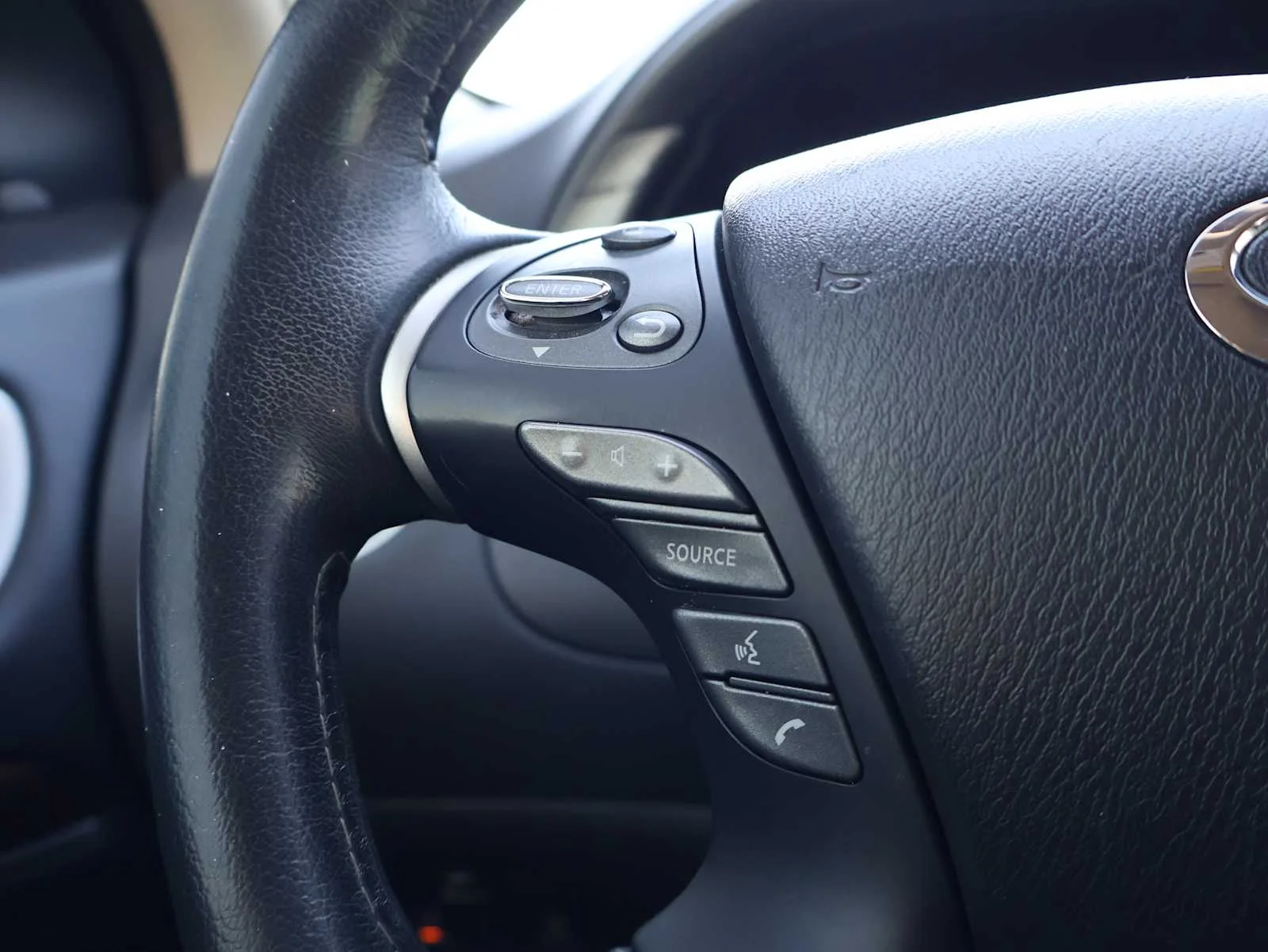 Used 2018 Liquid Platinum INFINITI  image 15