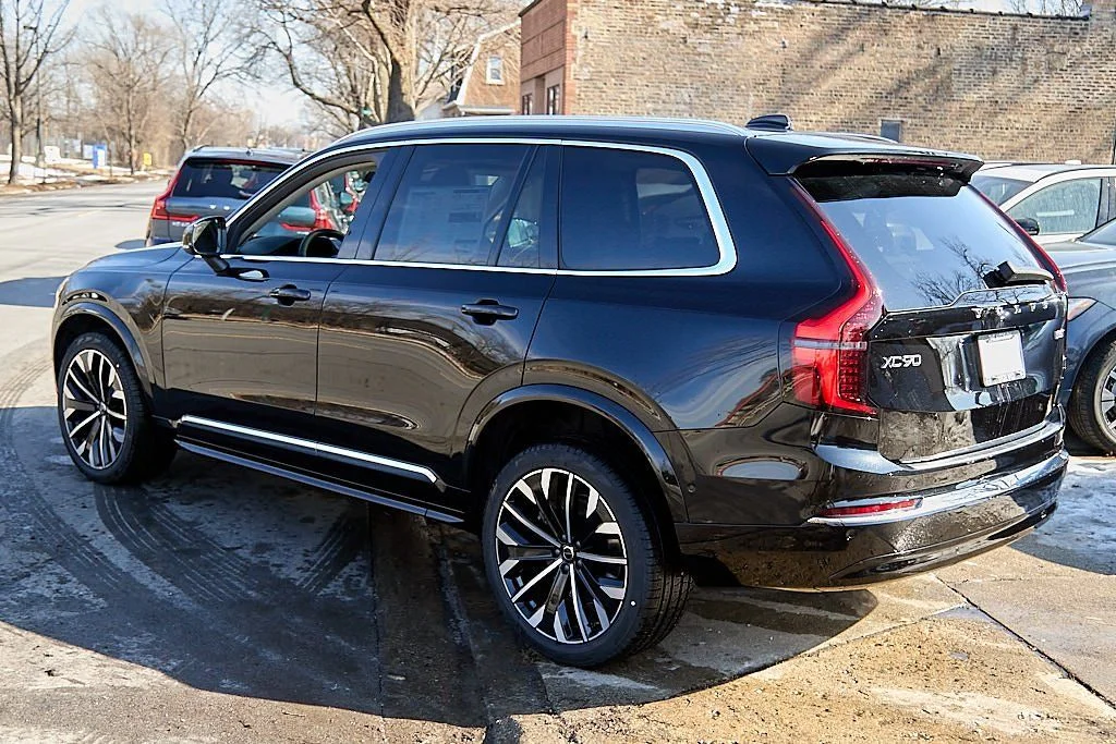 New 2026 Onyx Black Volvo Plus image 7