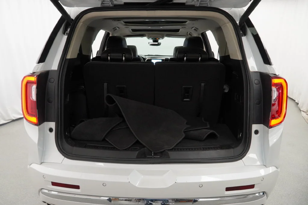 Used 2023 White Frost Tricoat GMC Denali image 31