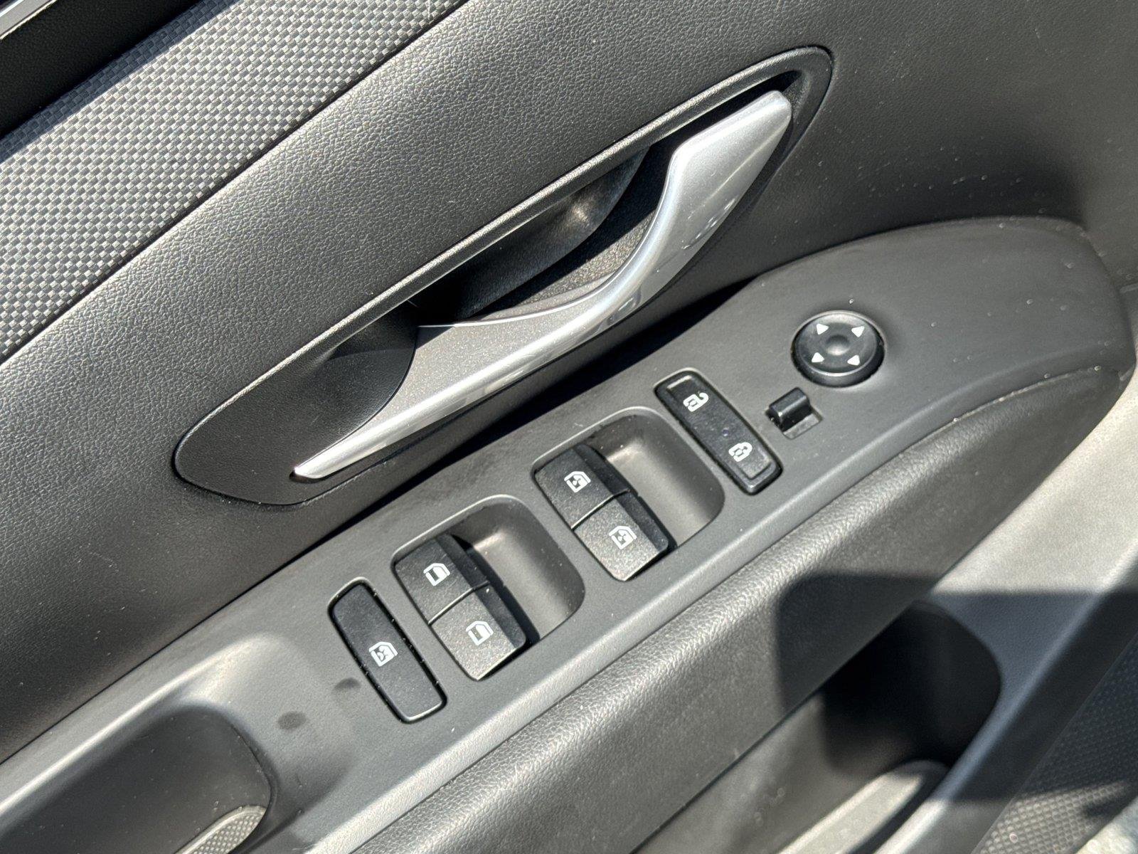 Used 2023 Amazon Gray Hyundai SEL image 18