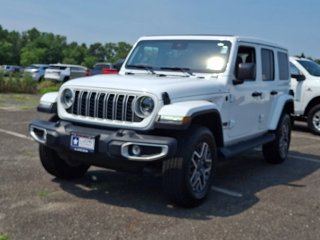 Used 2025 White Jeep 4-Door Sahara 4x4 image 5