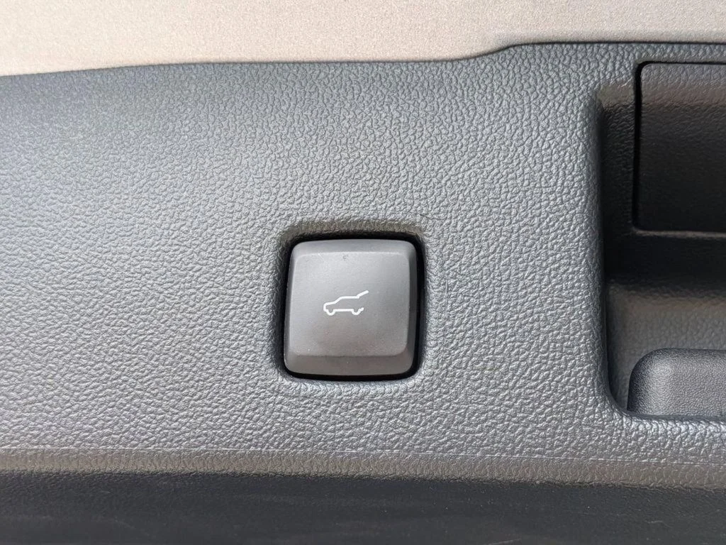 Used 2023 Silver Ford ST-Line Select image 9