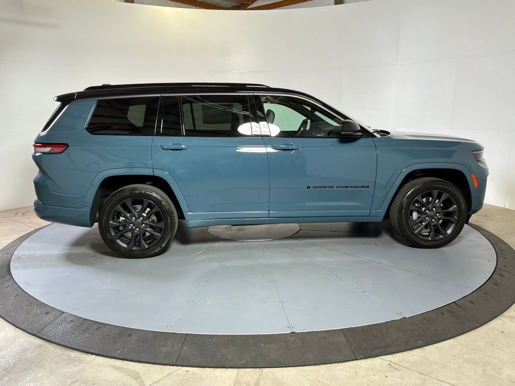 New 2026 Steel Blue Exterior Paint Jeep Limited Reserve image 8